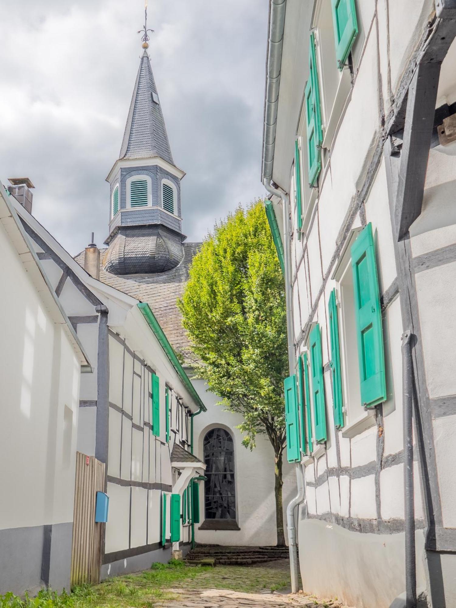 Kuesterhaus Graefrath Solingen Zewnętrze zdjęcie